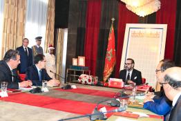 Image du Maroc Professionnelle de  Sa Majesté le Roi Mohammed VI préside une séance de travail consacrée à la problématique de l'Eau au Palais Royal de Rabat, Jeudi 18 avril 2019. (Photo/ SPPR) via Jalilbounhar.com 